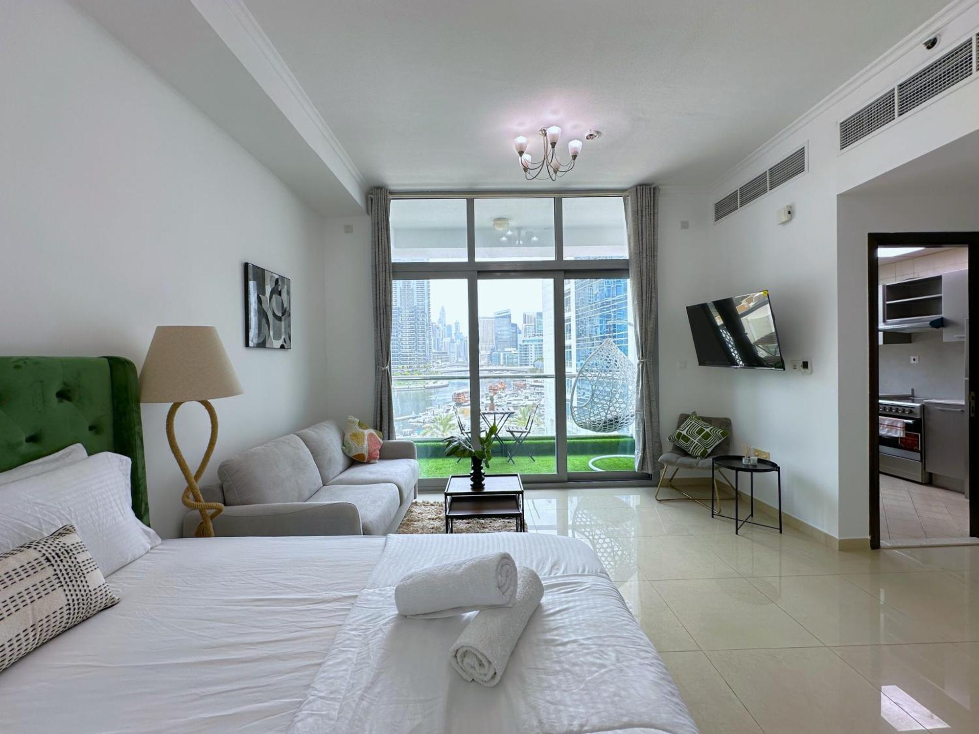 Luxury W Marina View & New Furnishings For 4 Pax